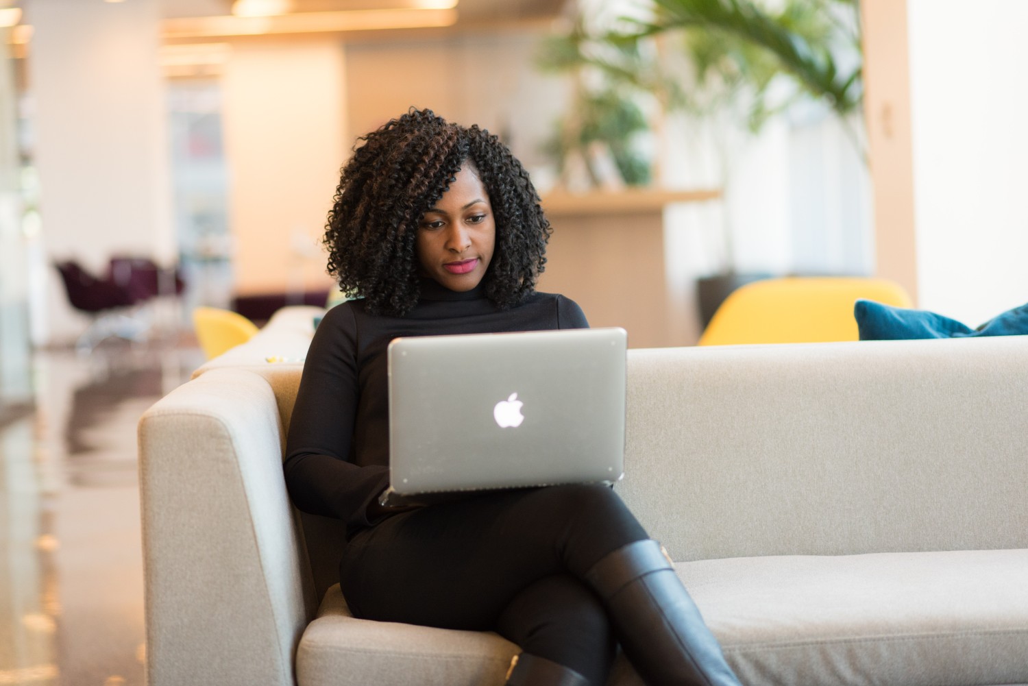 The Importance of Consulting a Doctor Before Filling a Prescription Online 1 A female doctor talking to a patient